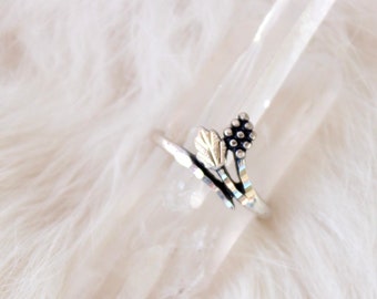 Vintage Sterling Silver Black Hills Dagger Gold Grape BHG Black Hills Gold Midi Dainty Leaf Ring