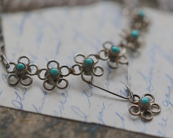 Vintage Zuni Snake eye Turquoise flower Bib Necklace Native American Zuni Sterling Silver Turquoise Petit Point Paperclip chain Necklace