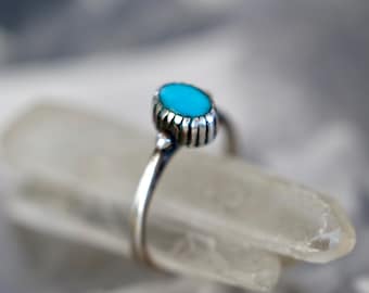 Vintage Navajo Turquoise Ring | Raised Oval Cabochon | Fluted Bezel Setting | Sterling Silver | Sz 5 | Old Pawn Sleeping Beauty Turquoise