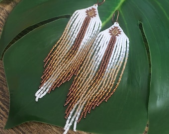 Pendientes de flecos con cuentas de orquídea bronce
