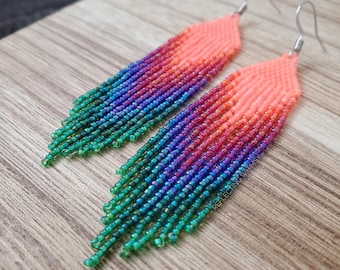 Pendientes de cuentas con flecos en degradado naranja neón arcoíris y estilo caprichoso