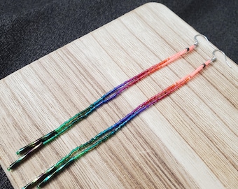 Pendientes colgantes minimalistas con degradado naranja neón arcoíris y cuentas de semillas, de longitud larga.