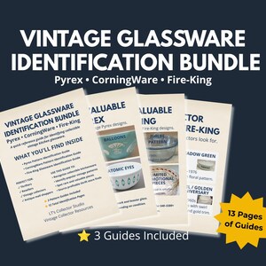 Op de afbeelding: Een bundel vintage glaswerk identificatiegidsen voor Pyrex, CorningWare en Fire-King. De gidsen tonen glaswerkpatronen en de tekst "VINTAGE GLASSWARE IDENTIFICATION BUNDLE". De bundel bevat 3 gidsen en 13 pagina's.
