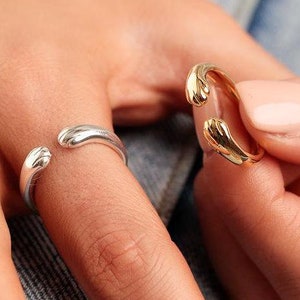 Open Paw Ring - Adjustable Animal Paw Ring - Animal Lover Gift - Animal Jewellery - Detailed Paw Hug Ring - Dog & Cat Lover Gift