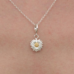Sterling Silver Daisy Necklace, Flower Charm, Floral jewellery, Spring Necklace, Bridesmaid Gift, Friendship Gift, Daisy Chain Necklace