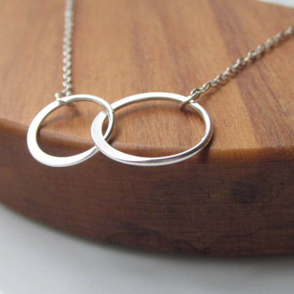 Linked rings Sterling Silver circle necklace, Family sisters necklace, eternity necklace, sterling silver jewellery
