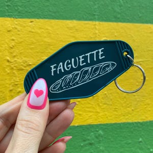 Llavero del motel Faguette Gay Pride con motivo de pan baguette