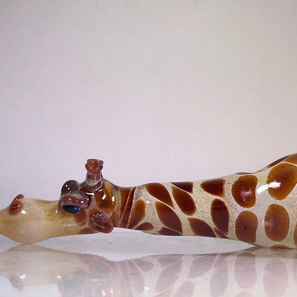 Giraffe hand pipe