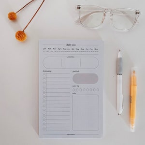 Daily Planner Notepad (PRINTED) - 5.5&quot;x8.5&quot; - Work From Home Day Planning - 50 Printed Tear-Off Pages - Task List - Goal Planner