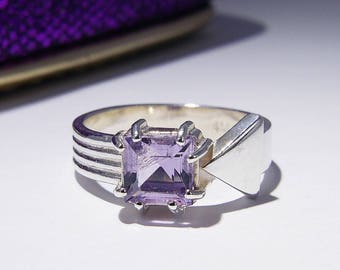 Amethyst Arrow Ring, Princess-Cut Square Faceted Natural Gemstone, Pale Purple Lilac, Sterling Silver Stacking Solitaire Ring, Size 6