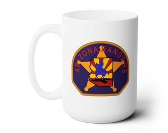 Taza de café blanca de 15 oz con el parche de los Arizona Rangers, por Jan (también conocida como TheGlassyLass).