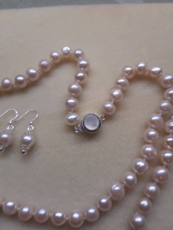 Bespoke Service. Pearl Knotting on Silk 