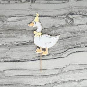 Goose cupcake topper shown in yellow accent color.