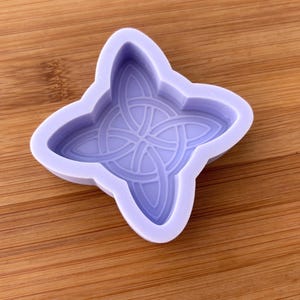 Witch&#39;s Knot Silicone Mold, Food Safe Silicone Rubber Mould for resin polymer clay chocolate soap embed wax fondant candy jewelry symbol
