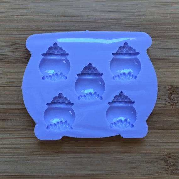Top more than 79 cauldron cake mold awesomeenglish.edu.vn