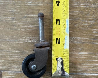Rueda giratoria vintage de metal, acero y madera, usada, antigua