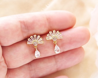 Art Deco Ohrringe, Kleine Fächer Ohrringe, Gold Ohrstecker, Boho Braut CZ Ohrringe, Art Deco Hochzeit, Boho Tropfenohrringe 1920er Jahre Vintage Style