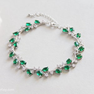 Emerald green bracelet, Vine green gemstone wedding bracelet, Dainty CZ halo crystal bridal bracelet, Silver green bracelet adjustable