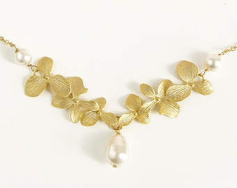 Collier d'orchidée or collier de mariée perle collier de fleur de perle blanche Swarovski orchidée mariage mariée floral délicat délicat collier en or