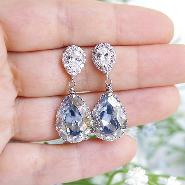 Boucles d’oreilles de mariage bleu poussiéreux, Boucles d’oreilles en cristal de larme de mariée Stud, Bijoux de mariage bleu poussiéreux Swarovski CZ zircone poteaux en pendaison boucles d’oreilles