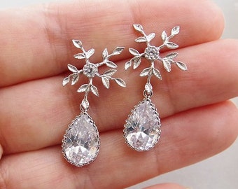 Snowflake earrings, Winter wedding, Crystal Silver earrings, CZ Teardrop dangle earrings, 925 post earrings, Dainty snow flake earrings