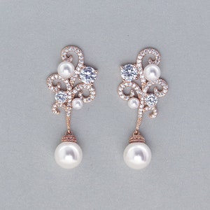 Rosé gouden bruids oorbellen, Parel bruiloft oorbellen, Lange kristal bungel oorbellen, Swarovski kroonluchter drop oorbellen Rose gouden bruids sieraden
