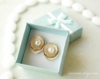 Gold lotus pearl earrings, June birthday stone, Pearl stud earrings, Gold earrings with white pearl, June birthstone jewelry Bridesmaid gift