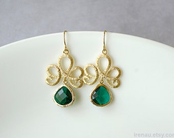 Boucles d’oreilles vert émeraude, Boucles d’oreilles en verre vert lustre or, Boucles d’oreilles Dangle drop en verre vert facetté, Bijoux de mariage, Fête des mères