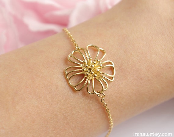 Dainty Daisy Flower Bracelet for Women, Gift for Mom 7 1/2 Inches / Gold Filled Hammered Edge