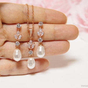 Conjunto de joyas de perlas nupciales, conjunto de collar y pendientes de boda de oro rosa, pendientes colgantes de perlas de cristal Swarovski imagen 2