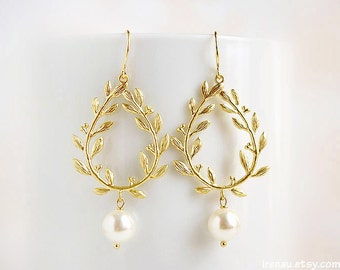 Pearl laurel earrings, Gold dangle earrings Swarovski white pearls, Gold branch leaf drop earrings, Ivory pearl earrings, Wedding jewelry