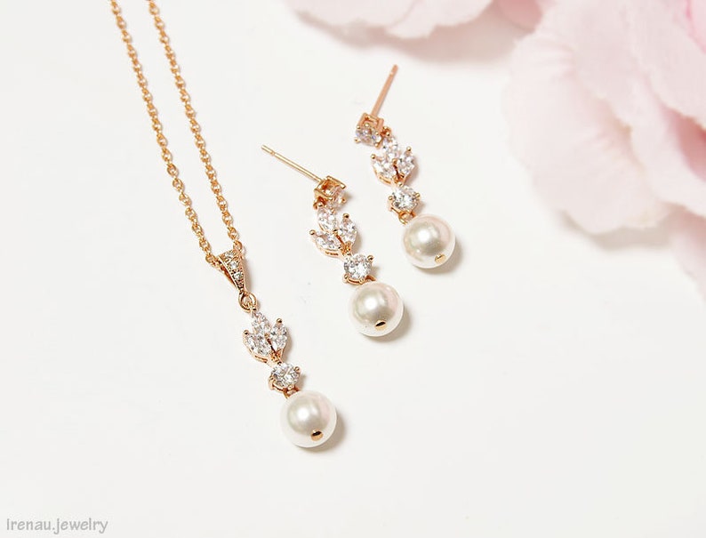 Brudsmyckeset, Swarovski pärlörhängen och halsbandset, Bröllopssmycken i roséguld, Kristallhängande örhängen i Swarovski pärla bild 4