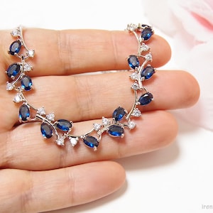 Blauwe bruiloft ketting, saffier blauwe bruid ketting, marineblauwe kristallen bruiloft sieraden Zilveren bruidsblad wijnstok ketting Cubic Zirconia blauw afbeelding 3