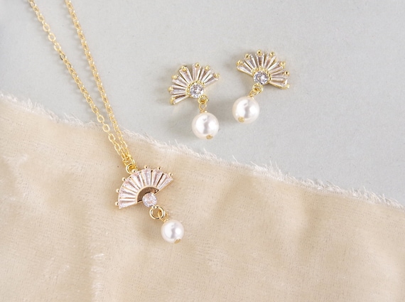 Art deco wedding jewelry set, Small fan necklace and earrings, Bridal pearl jewelry set, Gold fan set, Dainty boho bridal Art deco jewellery