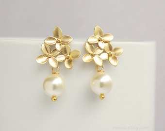 Bridal earrings pearl, flower blossom earrings, wedding earrings dangle, white cream pearl earrings, bridesmaid earrings, delicate earrings