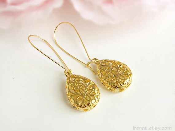Gold filigree teardrop earrings top