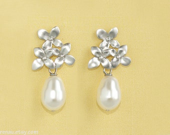 Boucles d’oreilles en perles de mariée, boucles d’oreilles à clous floraux en argent, boucles d’oreilles en fleurs de fleurs, boucles d’oreilles de mariage pendantes Swarovski boucles d’oreilles en perle de larme blanche Swarovski