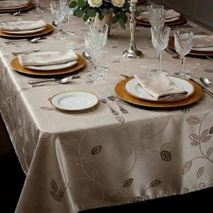 Leaves Woven Tablecloths Champagne Color Polyester Jacquard Fabric Various Sizes