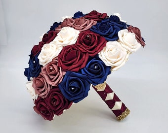 Bourgondië, Marine, Crème en stoffige Rose Bruidsboeket, Bruidsmeisjesboeket met Real Touch Rozen, Bijpassende Boutonnières en Corsages