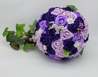 Schwert-Brautstrauß, Fantasie, Wikinger, dunkelvioletter und lila Blumenstrauß, thematisch, in 27 Farben erhältlich, Boutonnieres und Ansteckblumen erhältlich