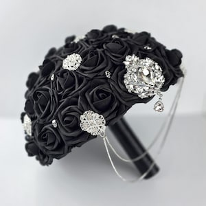 Cascading Gothic Skull Black Brooch Wedding Bouquet with Chain. Bridal Bouquet, Bridesmaid Bouquet, Matching Boutonnieres and Corsages