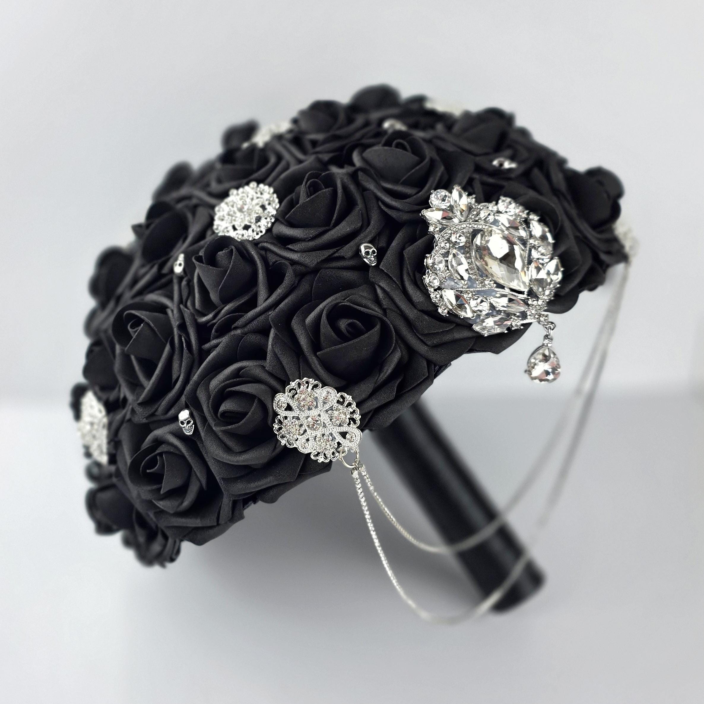 Cascading Gothic Skull Black Brooch Wedding Bouquet with Chain. Bridal Bouquet, Bridesmaid Bouquet, Matching Boutonnieres and Corsages