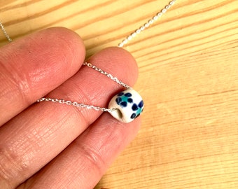 Cube blue flower necklace