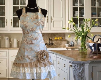Beautiful apron for women in a blue toile fabric; Apron with Pockets; Retro Apron; Apron with ruffles and lace; Mothers Day Apron; Aprons