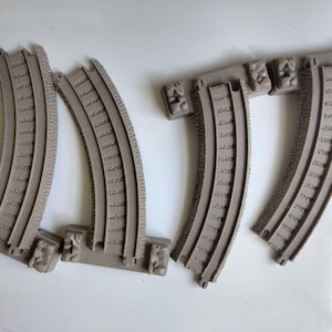 Thomas and Friends Trackmaster Motorized Railway Replacement Riser Tracks Ascending/ Descending 4 pieces