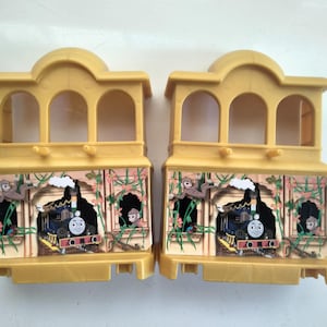 Thomas and Friends Trackmaster Motorized Railway Replacement Monkey Palace Buildings x2