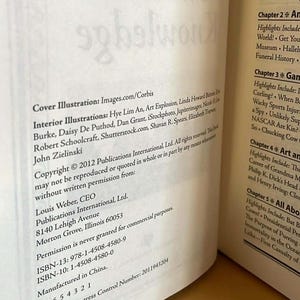 Puede incluir: P&aacute;ginas de un libro abierto con texto, incluyendo informaci&oacute;n de copyright, detalles del autor y n&uacute;meros ISBN. El texto est&aacute; en negro sobre un fondo beige claro. El t&iacute;tulo del libro es parcialmente visible en la parte superior.