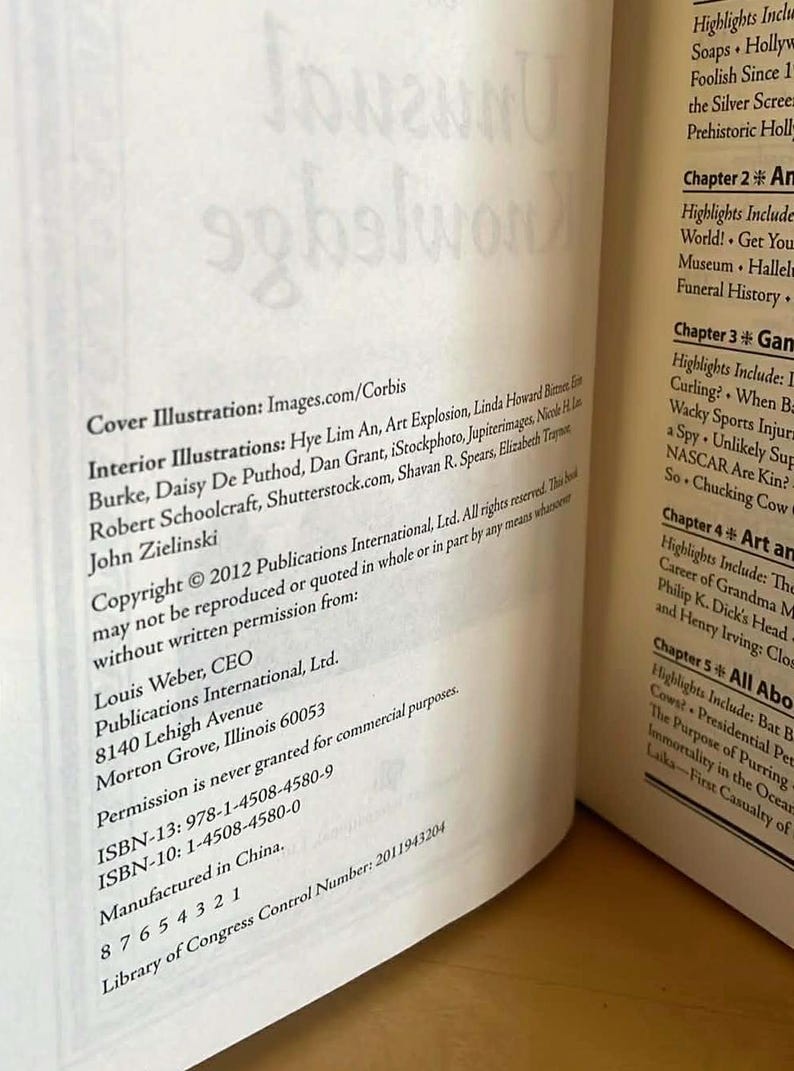 Puede incluir: P&aacute;ginas de un libro abierto con texto, incluyendo informaci&oacute;n de copyright, detalles del autor y n&uacute;meros ISBN. El texto est&aacute; en negro sobre un fondo beige claro. El t&iacute;tulo del libro es parcialmente visible en la parte superior.