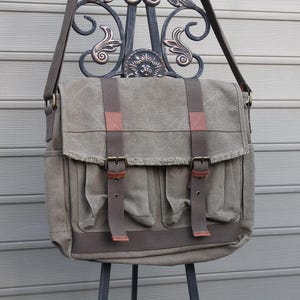 Vagarant Traveler Classic 15 in. Roomy Casual Style Canvas Messenger Bag C39 - Engrave