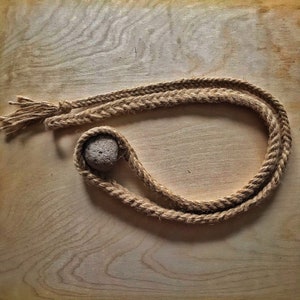Handgewebter Balearen-Sling aus Juteschnur.